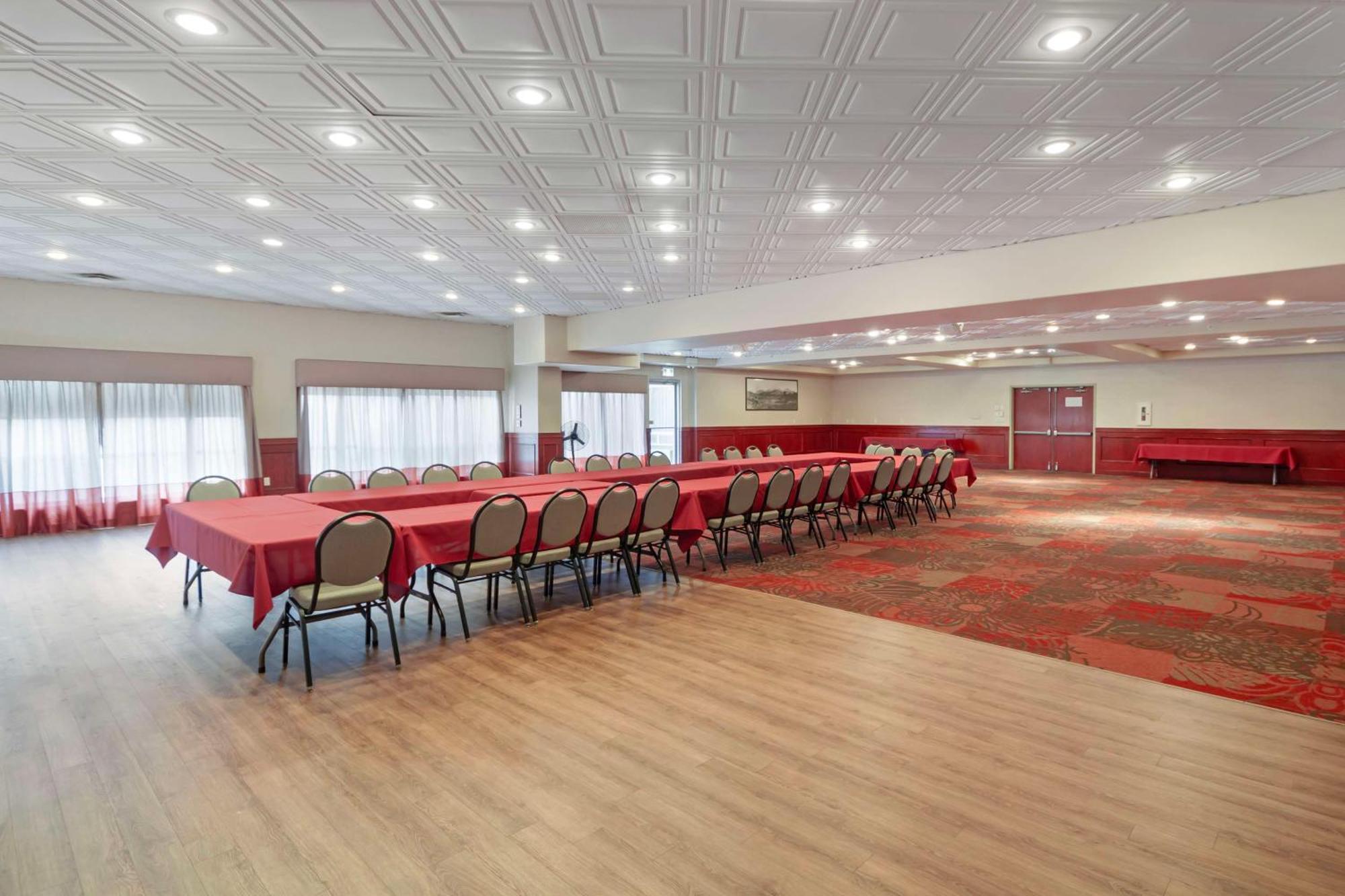 Best Western High Road Inn Эдсон Экстерьер фото