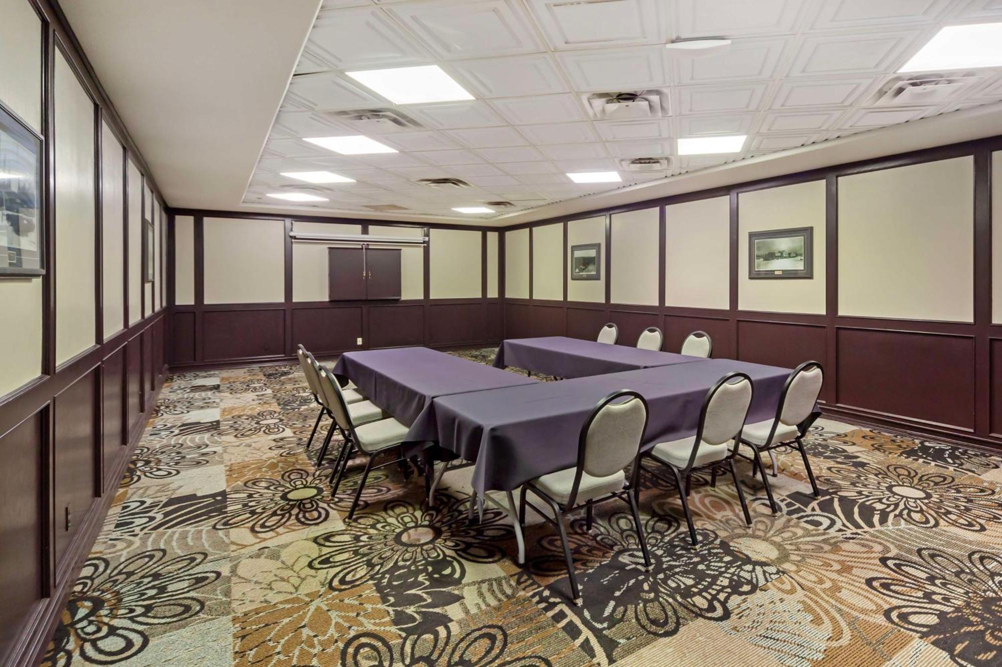 Best Western High Road Inn Эдсон Экстерьер фото