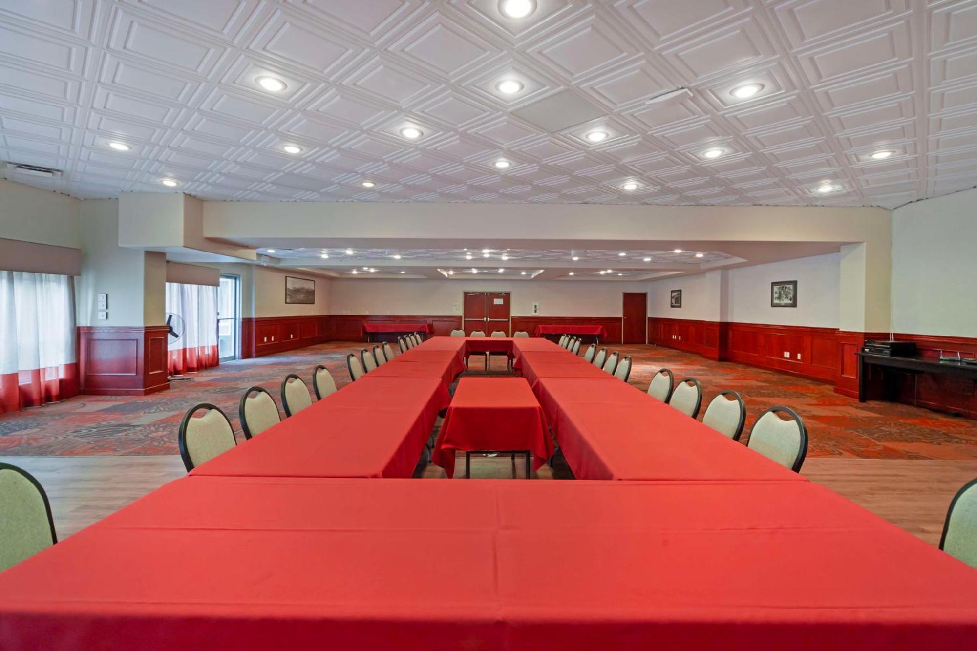 Best Western High Road Inn Эдсон Экстерьер фото